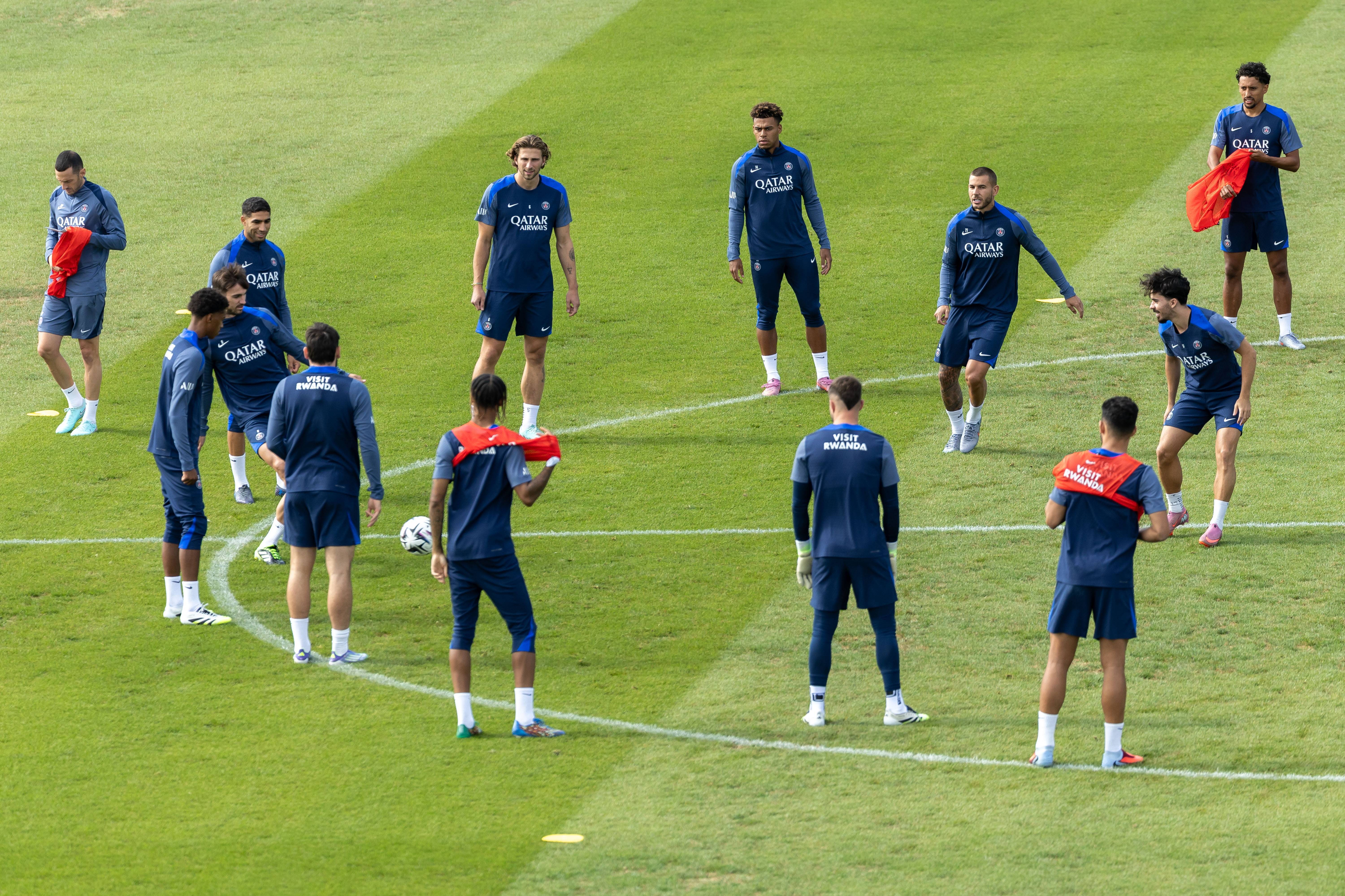 （外代二线）足球——法甲联赛：巴黎圣日尔曼赛前备战